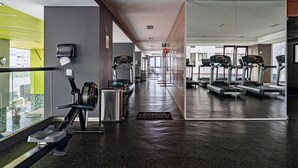 A gym with treadmills, stationary bikes, and weight machines. - Sleek High-Rise with Pool, Gym, Jacuzzi & BBQ Area (Mexico City)