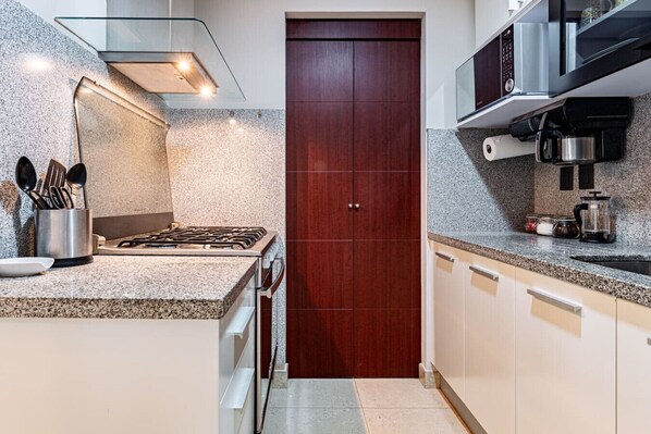 Fridge, microwave, stovetop, coffee/tea maker