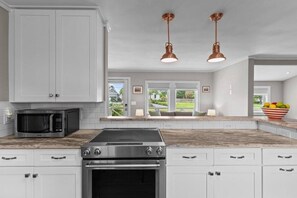 冰箱、微波炉、烤箱、炉灶