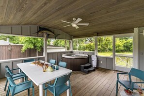 Outdoor dining - Serenity on Trinity - Hot Tub - Pets Welcome (Wilmington)