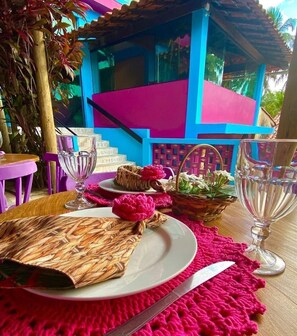 Outdoor dining - Pousada Vila Anauá (Japaratinga)