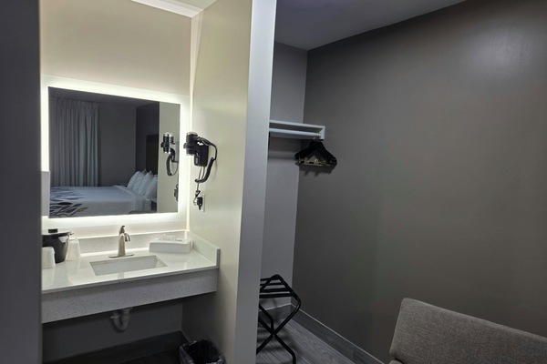 Desk, laptop workspace, free WiFi, bed sheets