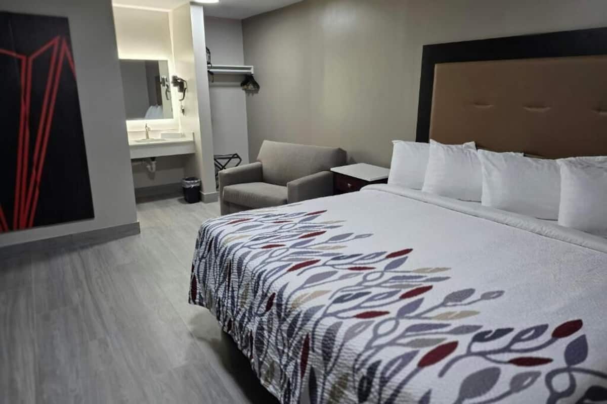 Desk, laptop workspace, free WiFi, bed sheets