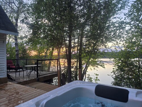 Waterfront Cottage in Plaisance National Park - Pet Friendly