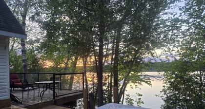 Waterfront Cottage in Plaisance National Park - Pet Friendly