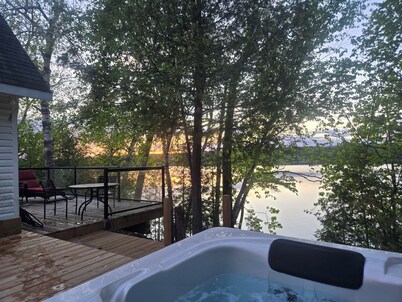 Waterfront Cottage in Plaisance National Park - Pet Friendly