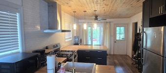 Waterfront Cottage in Plaisance National Park - Pet Friendly