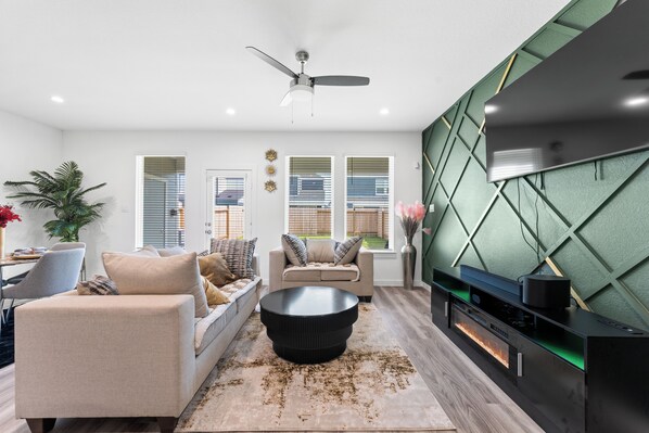 Smart TV, fireplace