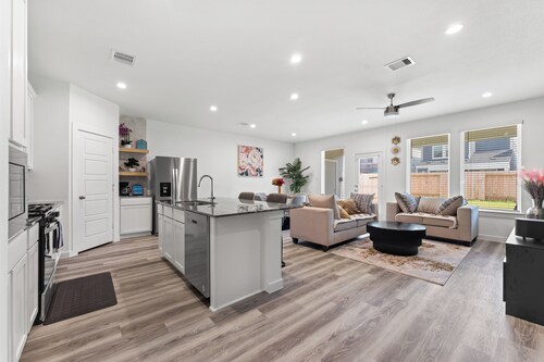 Charming 3-bedroom house in a gated community with Wifi and AC in Houston