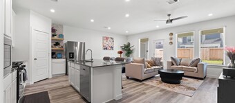 Charming 3-bedroom house in a gated community with Wifi and AC in Houston