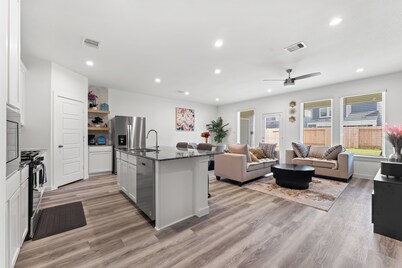 Charming 3-bedroom house in a gated community with Wifi and AC in Houston