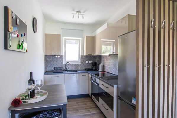 Fridge, microwave, oven, stovetop