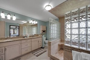 Shower, hair dryer, towels, soap - Huge Heated Saltwater Pool, Dock, Games & Waterfront Fun (Palm Coast)