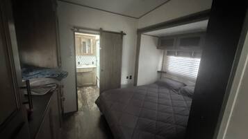 1 bedroom, bed sheets