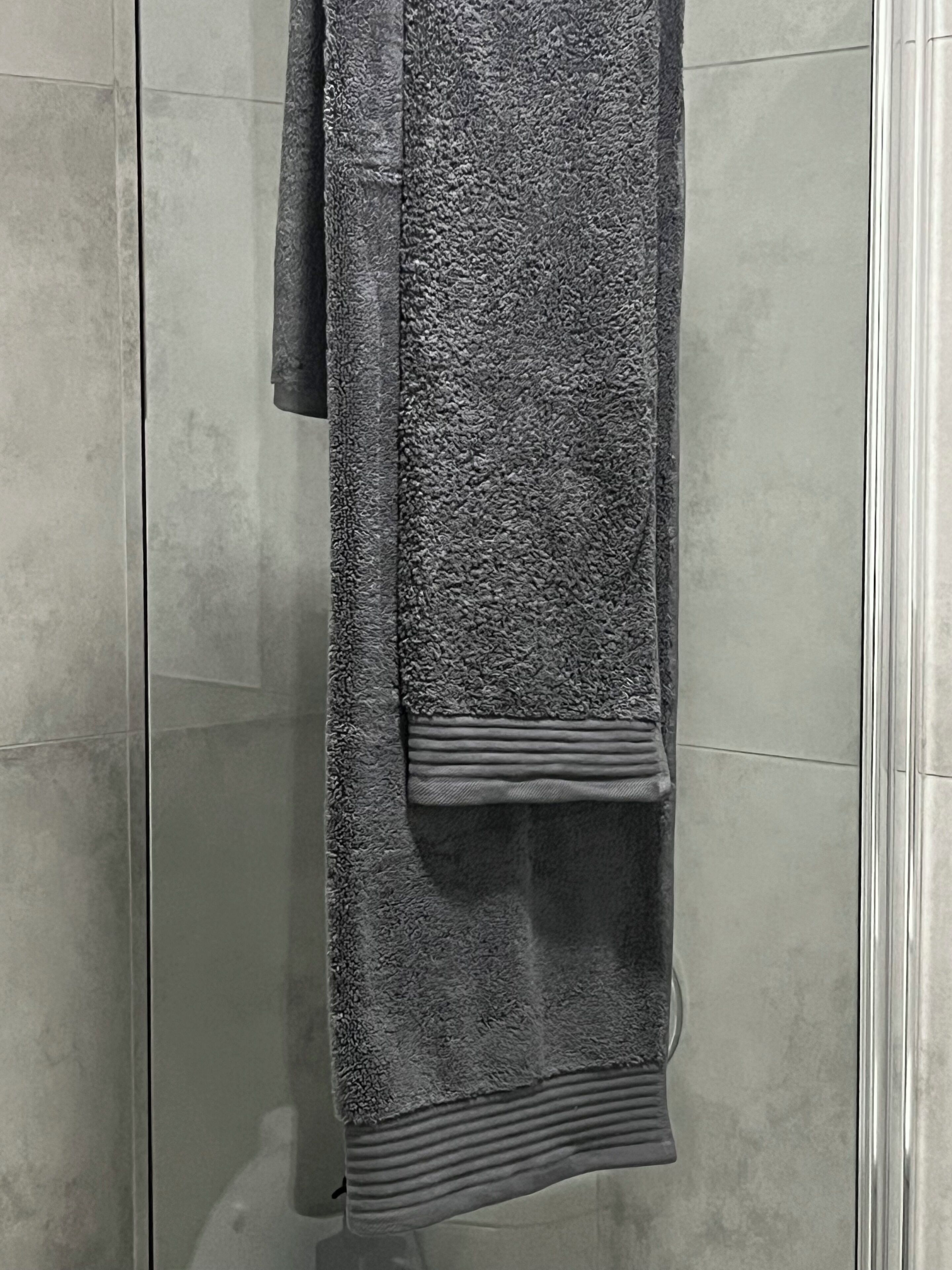 Toallas, jabón, papel de baño 