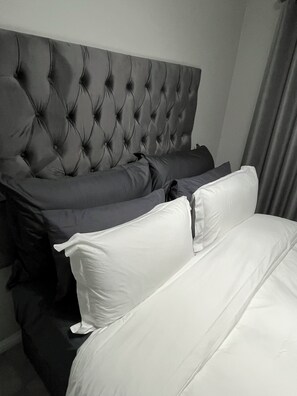 2 slaapkamers, een strijkplank/strijkijzer, gratis wifi, beddengoed