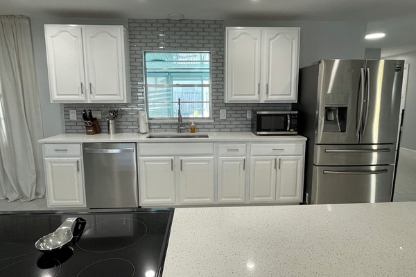 Frigorífic, microones, forn i placa de cuina