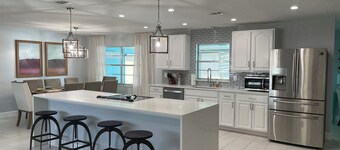 Sunshine Serenity: Island Bliss
3bd/2ba Home Close to Cruise Port and Beaches