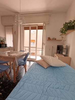 1 bedroom, WiFi, bed sheets - Loano Experience 70mt from the sea (Loano)