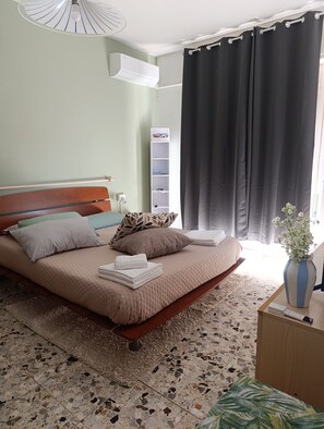 1 bedroom, WiFi, bed sheets - Loano Experience 70mt from the sea (Loano)