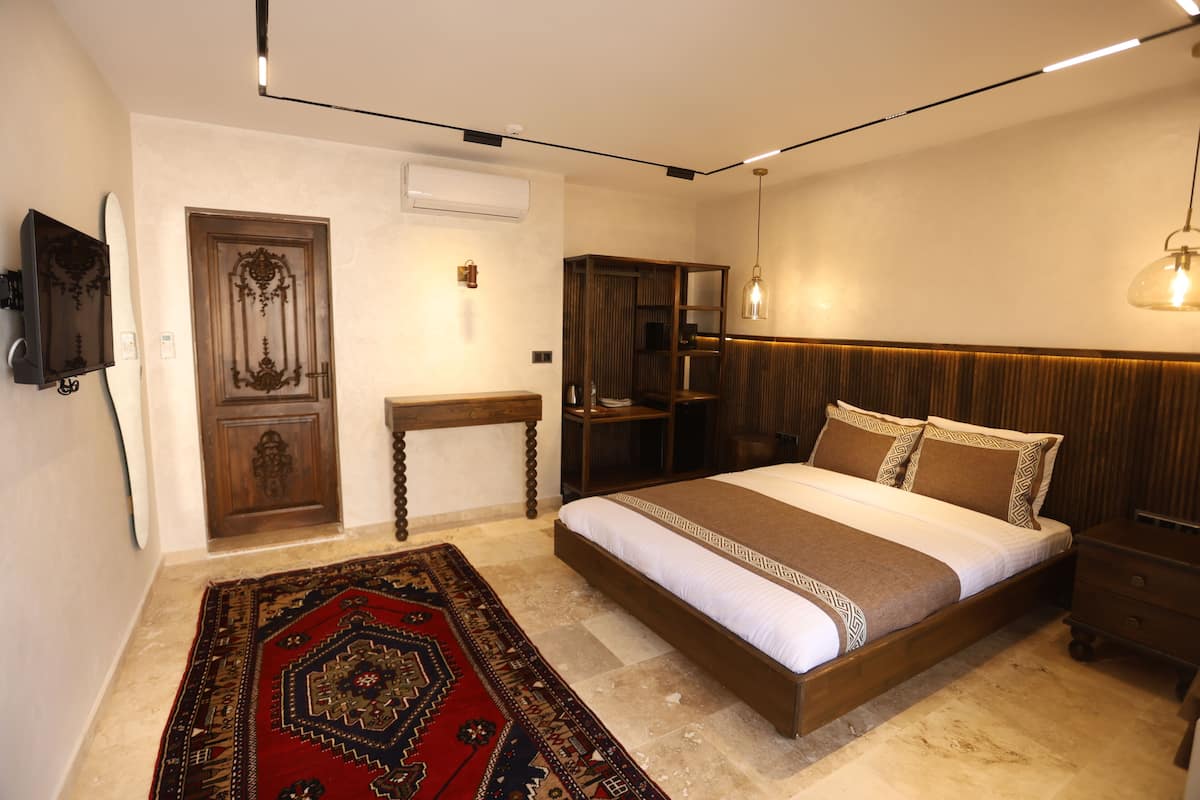 Premium bedding, minibar, individually decorated, individually furnished