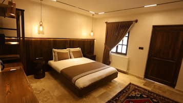 Premium bedding, minibar, individually decorated, individually furnished