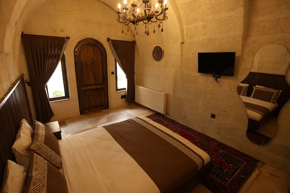 Premium bedding, minibar, individually decorated, individually furnished