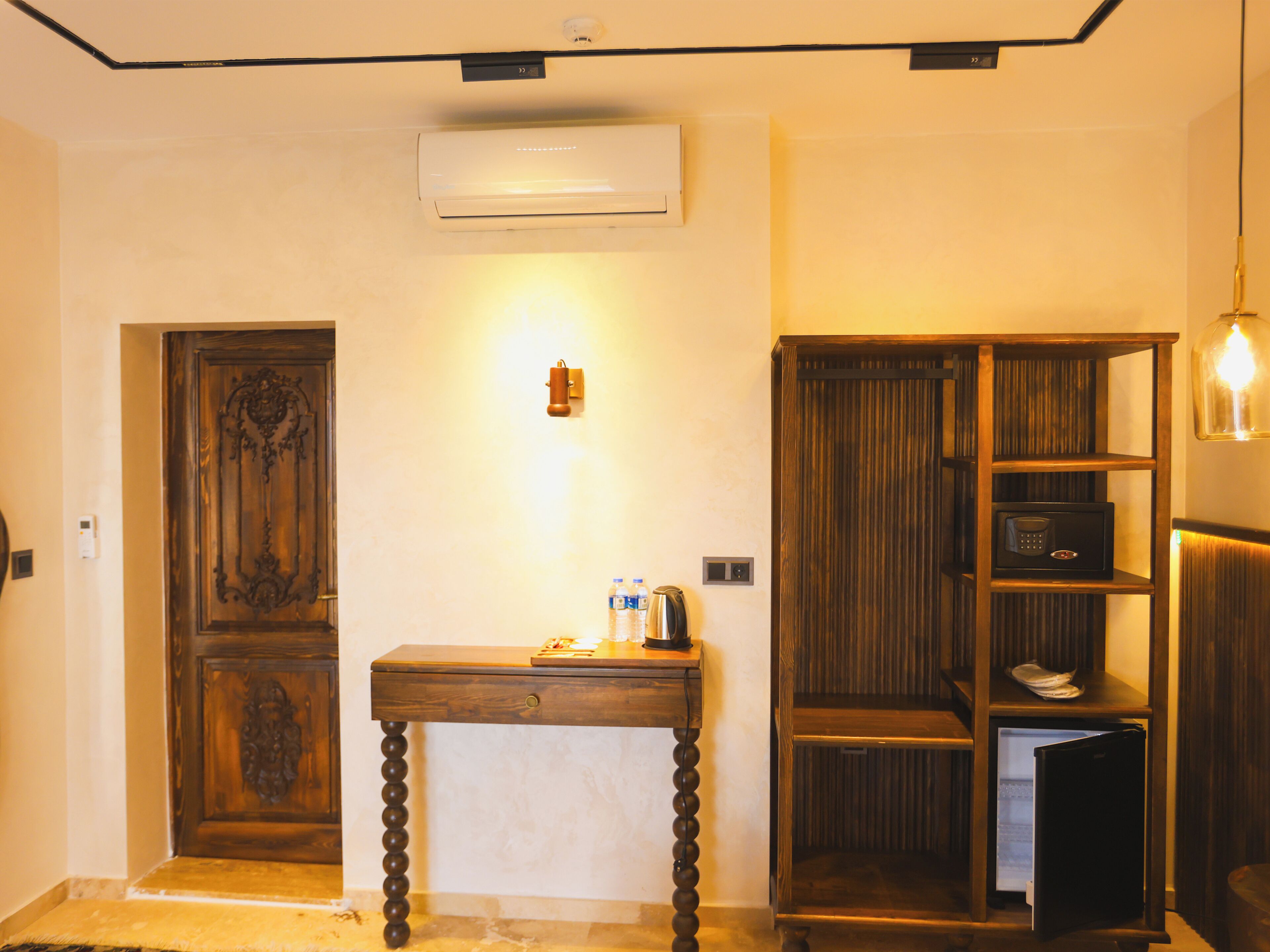 Premium bedding, minibar, individually decorated, individually furnished