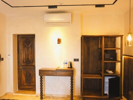 Ropa de cama de alta calidad, minibar y decoración personalizada 