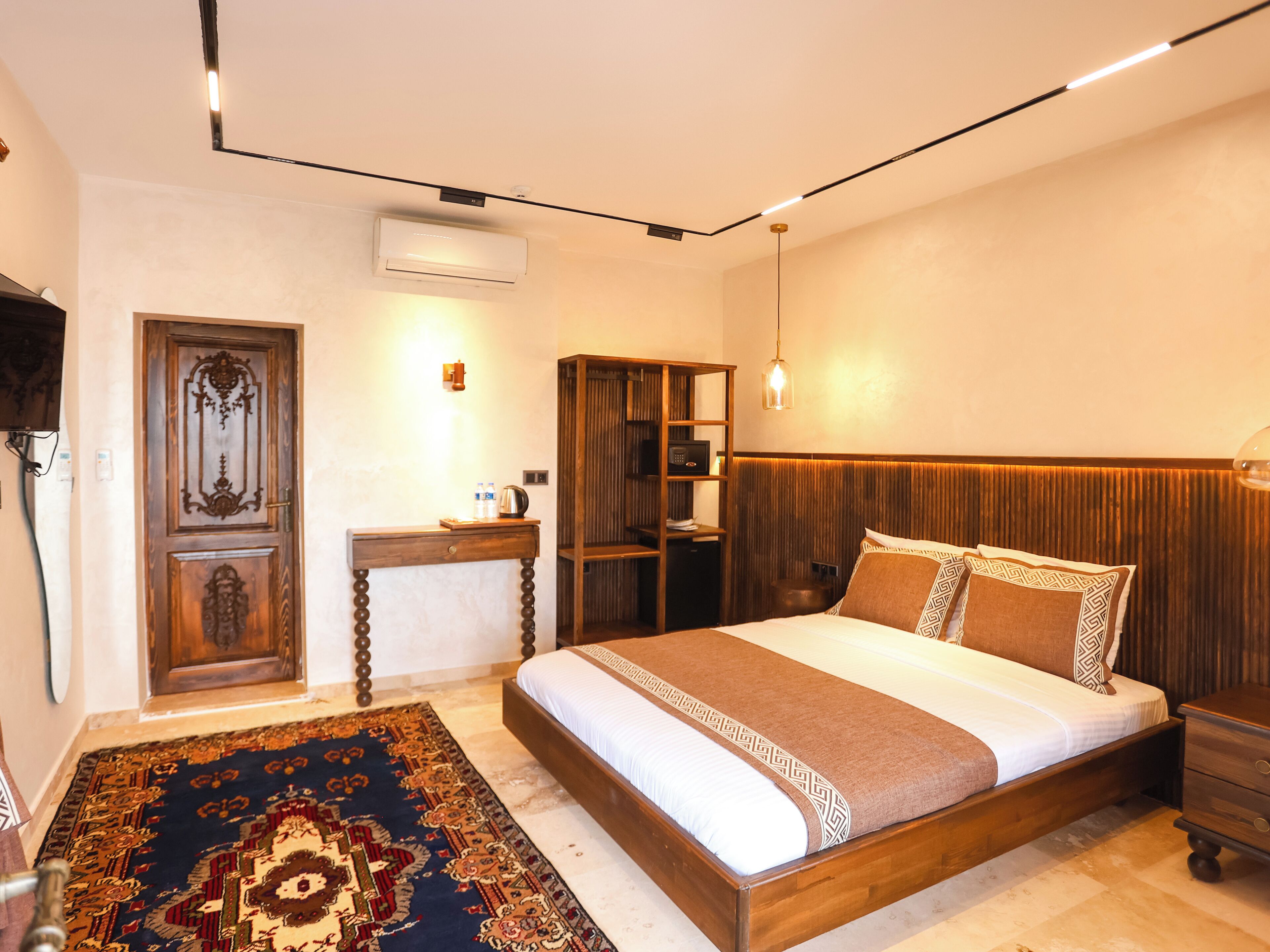 Premium bedding, minibar, individually decorated, individually furnished