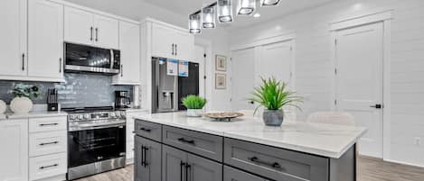 Townhome, Multiple Beds (Evergreen By the Sea Unit A) | Private kitchen