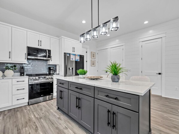 Townhome, Multiple Beds (Evergreen By the Sea Unit A) | Private kitchen