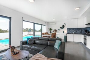 Smart TV, fireplace, books