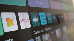 Una interfaz digital con íconos de aplicaciones como Netflix y Now.