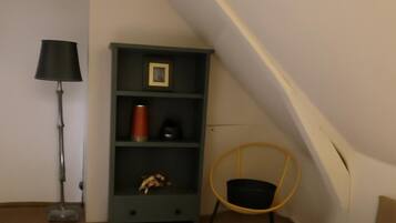 2 bedrooms, iron/ironing board, travel cot, WiFi