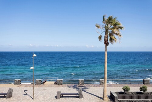 Home2Book Rotia Duplex Caletillas, Terrace