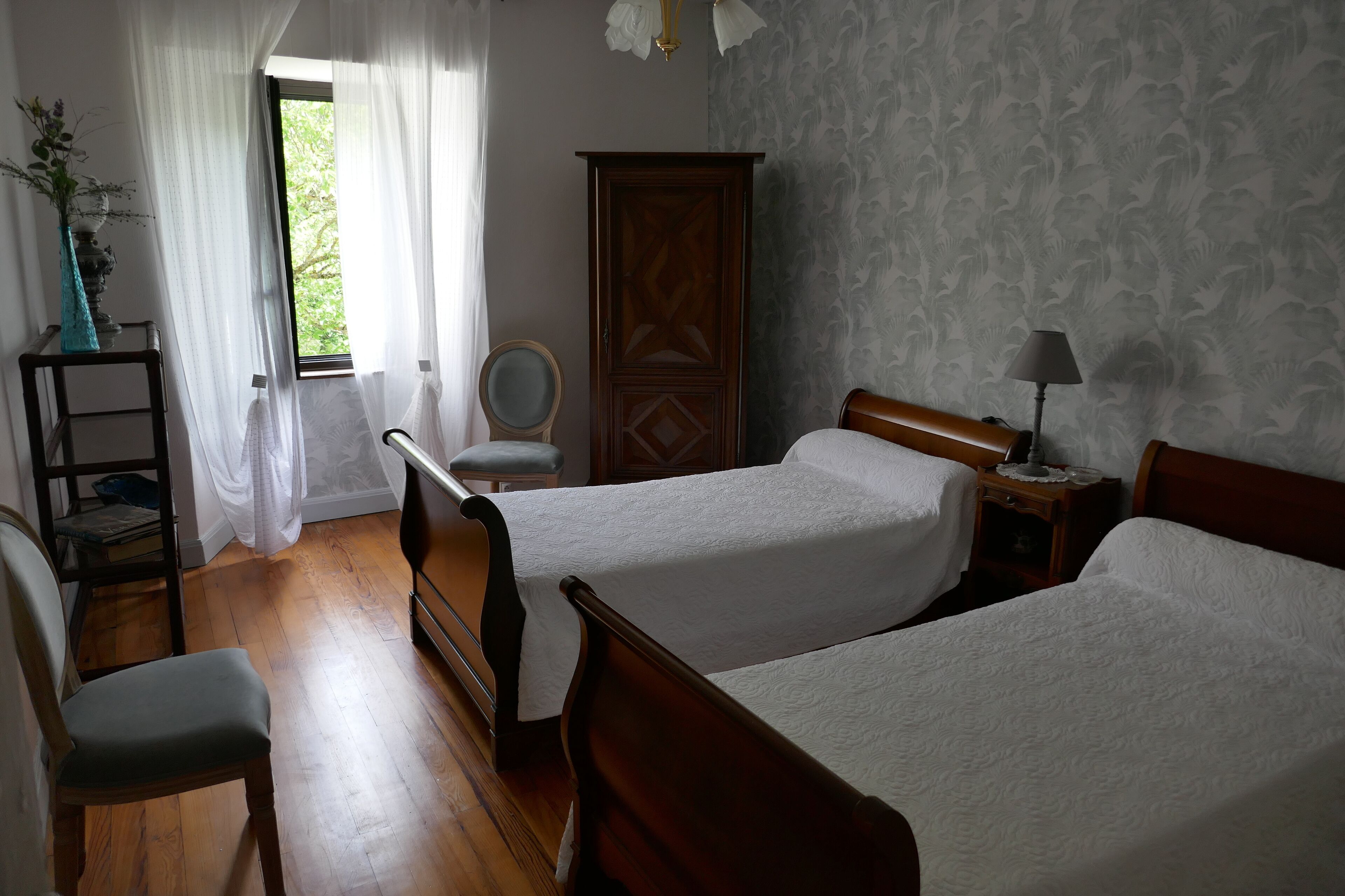 4 chambres, fer et planche à repasser, draps fournis