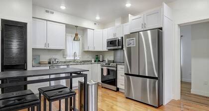 2-bedroom house with WiFi in East Anchorage