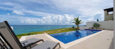 Piscina a l'aire lliure i piscina climatitzada