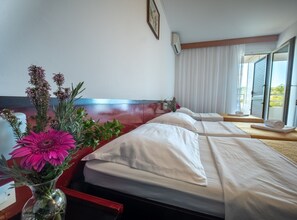 1 bedroom, iron/ironing board, internet, bed sheets