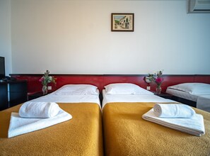 1 bedroom, iron/ironing board, internet, bed sheets - Hotel Issa - Triple Room Sea View 17 (Vis)