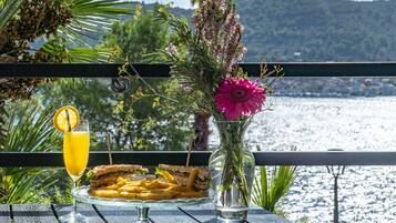 屋外ダイニングエリア