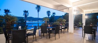 Hotel Issa - Quadruple Room Sea View