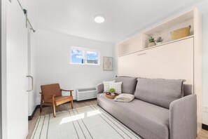 Living area - Charming studio in tranquil Cedar Falls (Cedar Falls)