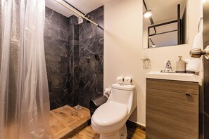 Hårføner, håndklær, såpe og toalettpapir