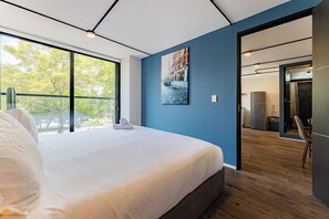 2 bedrooms, desk, WiFi, bed sheets