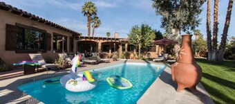 2 bedrooms 2 baths P.S. PRIVATE ENTRY 5 min Downtown PoolBBQ
