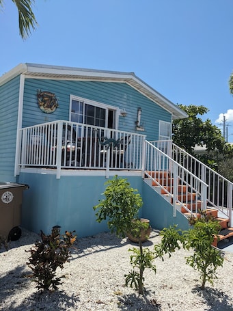 Exterior detail. Charming 2-bedroom house with WiFi, AC in lovely Cudjoe Key