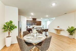 Dining - 12 Mi to Dtwn McKinney: Modern Gem w/ Patio & Yard (Anna)