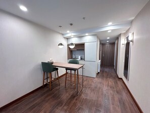 Comfort Apartment, Balcony | Private kitchen | Fridge, microwave, stovetop, dishwasher - Sunset Batumi (Batumi)